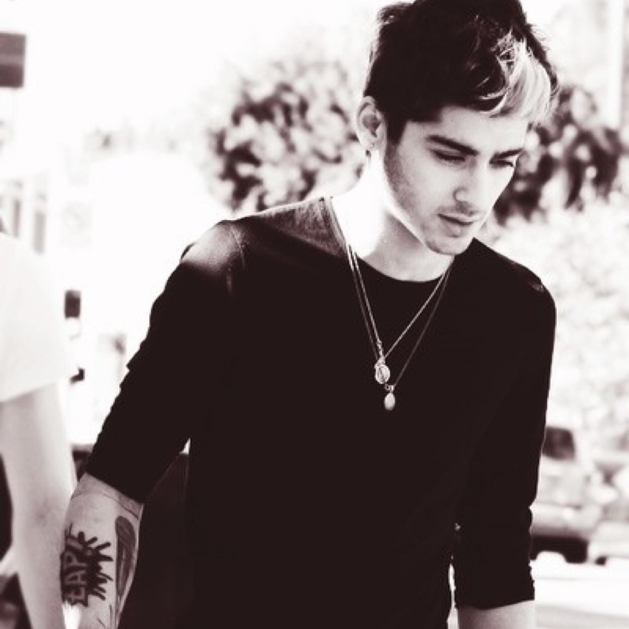 larryxdawson's profile picture. ask for a follow back on @raybanzouis