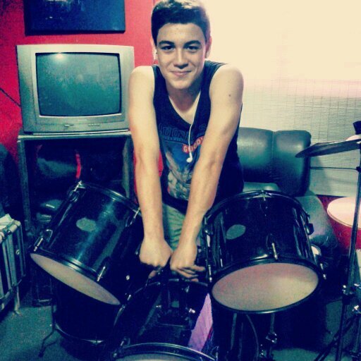 Michel_Chenaa's profile picture. /Drummer of an rock band called acelerado/Instagram: michel_chenaa/http://t.co/VJutasJQmt  todos los sabados/Ya me chupo el diablo/gamer♡/
