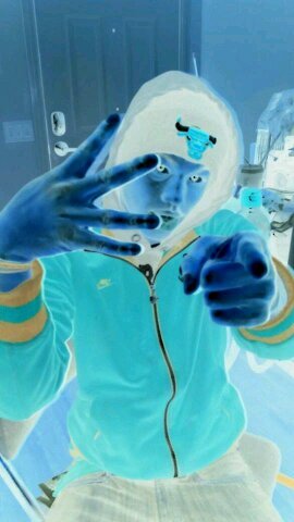 I'm fun person and I love 2 play basketball  and kik famous kik me ladies kinghendrix_savege