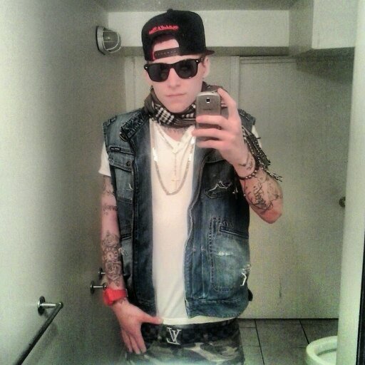 19 year old Rapper\Artist , Making dreams come true. Cell; 9053254493 #CSMENT! keep your eyes peeled.