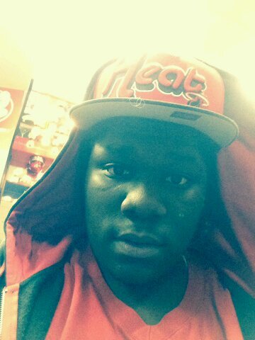 I love loud & mixed girls & Follow Yo Boy Back :)