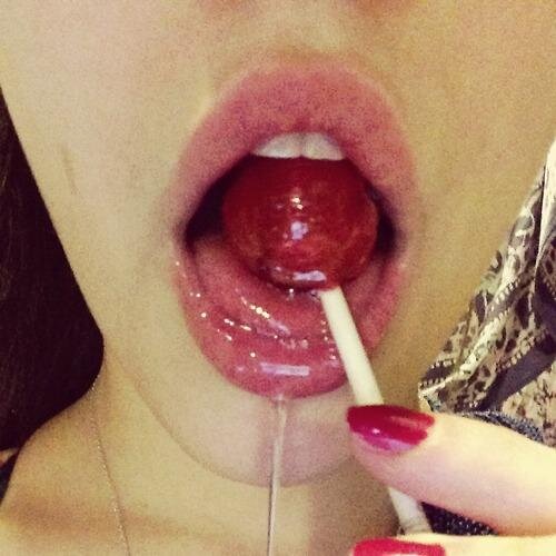 18, I'm horny & wet all the time, call me princess ;) I like to share my pics and have dirty chat