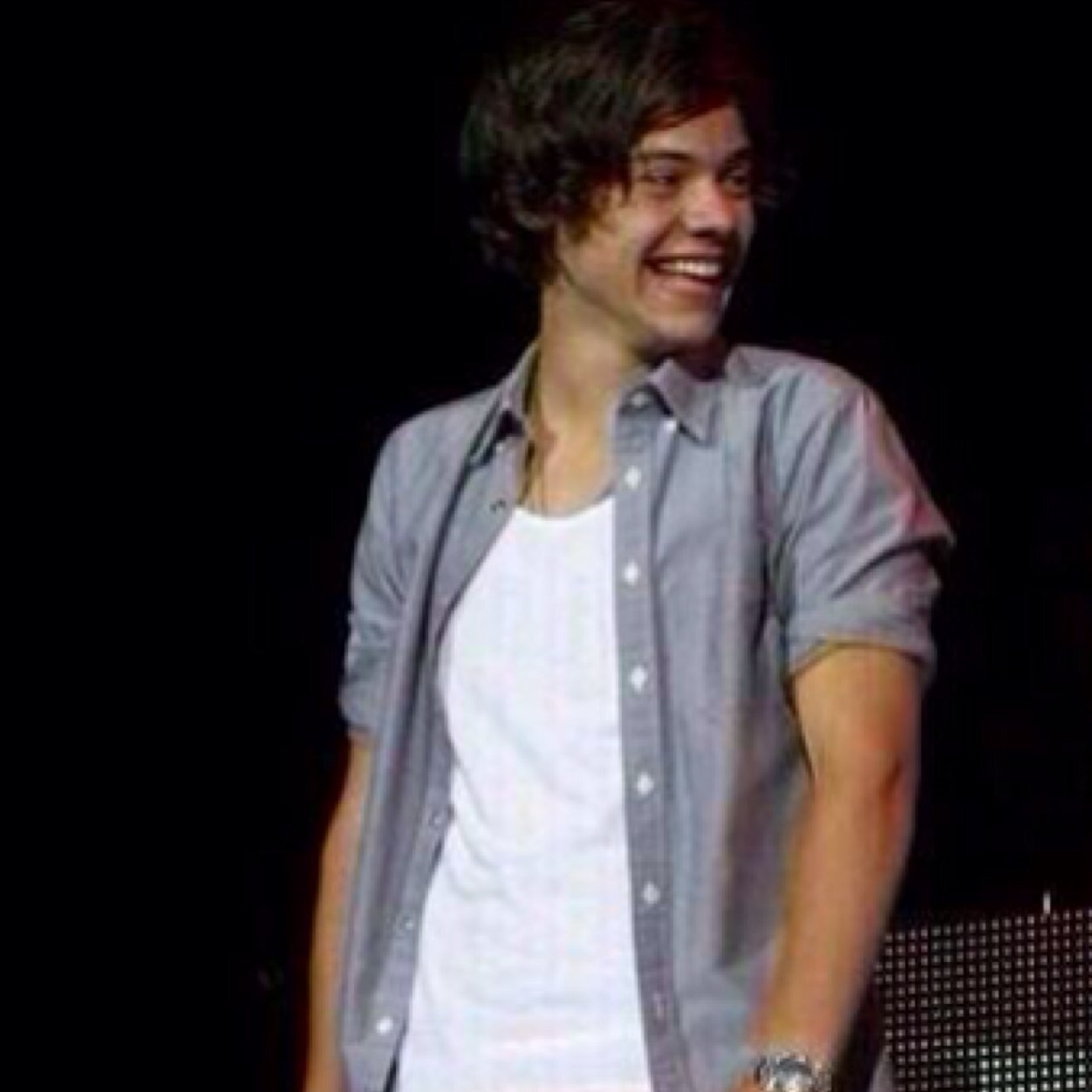 PLEASE FOLLOW @wiigstyles BC SHE HAS A GOAL. ASK FOR A FOLLOW BACK