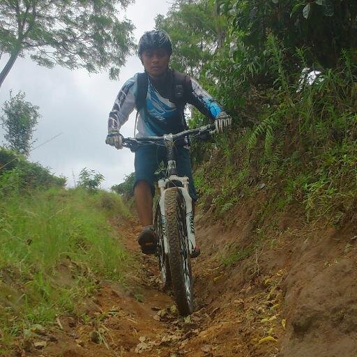 Suka sepedaan ke gunung ^_^