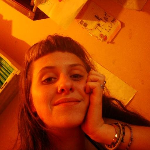 Si ser lo mismo es virtud, vos sabés bien que también es quietud, si anda rondando la felicidad no tengas tanto temor de cambiar ~*
