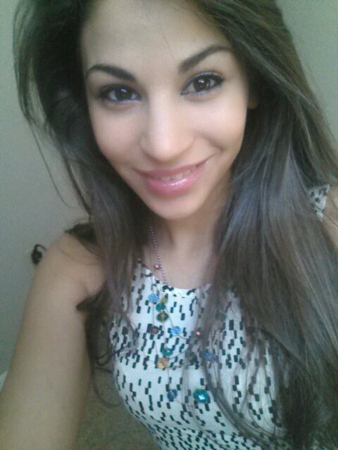 vMichelleee_'s profile picture. Simple.