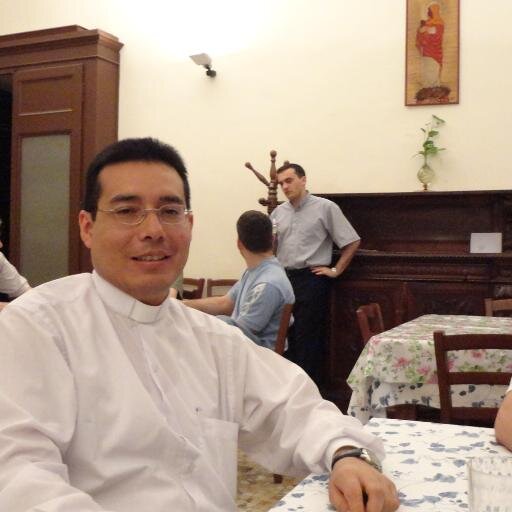 El tiempo en «los hombres» no se mide
por el «qué hora es», sino por la importancia de lo que se hace.              - Feliz en el sacerdocio -