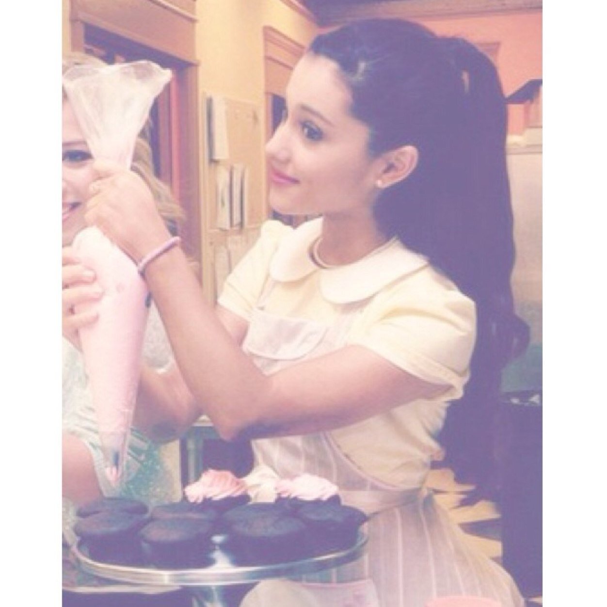 please follow @ihonordemetria ilysm and ur beautiful :) ur worthy of life and im always here for you