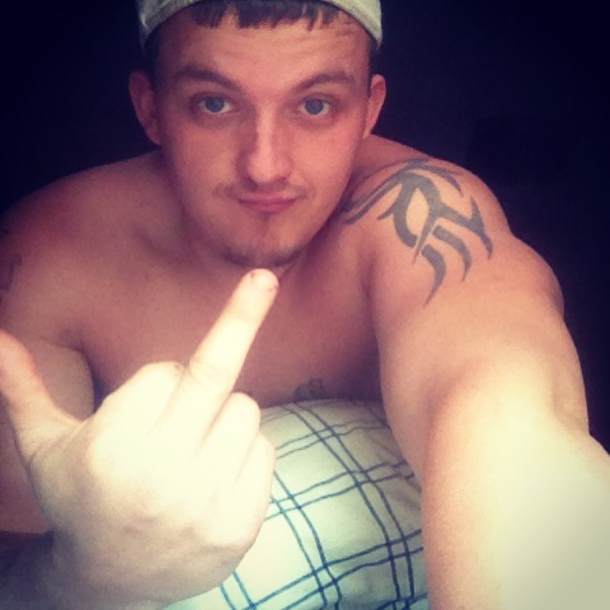 22 years young single father love to hunt fish ride and hang with friends