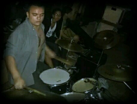 Banda:DILACERALMAS.  Gênero: HORROR PUNK contato: (86) 8116-1731