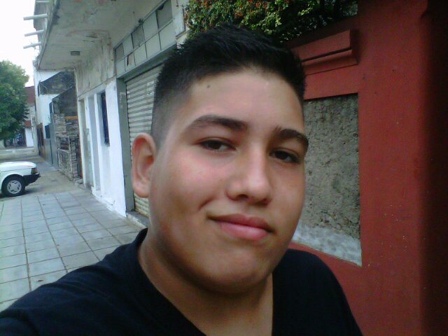 Si quieres te llevo de concierto  A dar paseos por el mundo entero  Si quieres te llevo a un viaje fenomenal  Donde tu celular no tenga señal