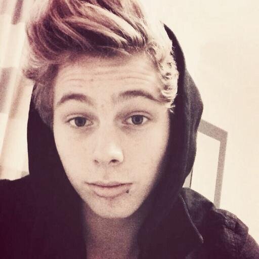 TNH_saved_6's profile picture. FREE Follow but if you think im a carrot then FOLLOW my acc @ThoseNineHeroes ! I FOLLOW BACK (ASK)