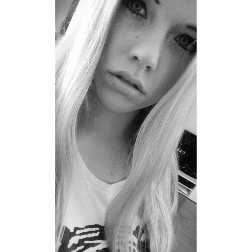 Just because her eyes don't tear doesn't mean her heart doesn't cry. Just because she comes off strong, doesn't mean there's nothing wrong. ♥