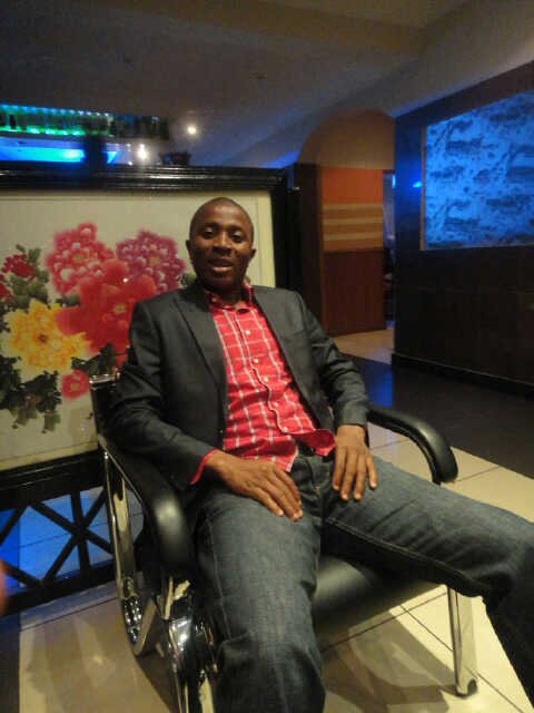 A down to earth person. Who is fun to be with n sees everyone as equals having in mind tht no one shld be taken for granted.