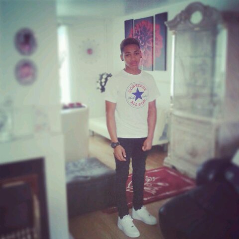 Don't follow your dreams follow me.                   insta:tylajordan,  761CF6D2.