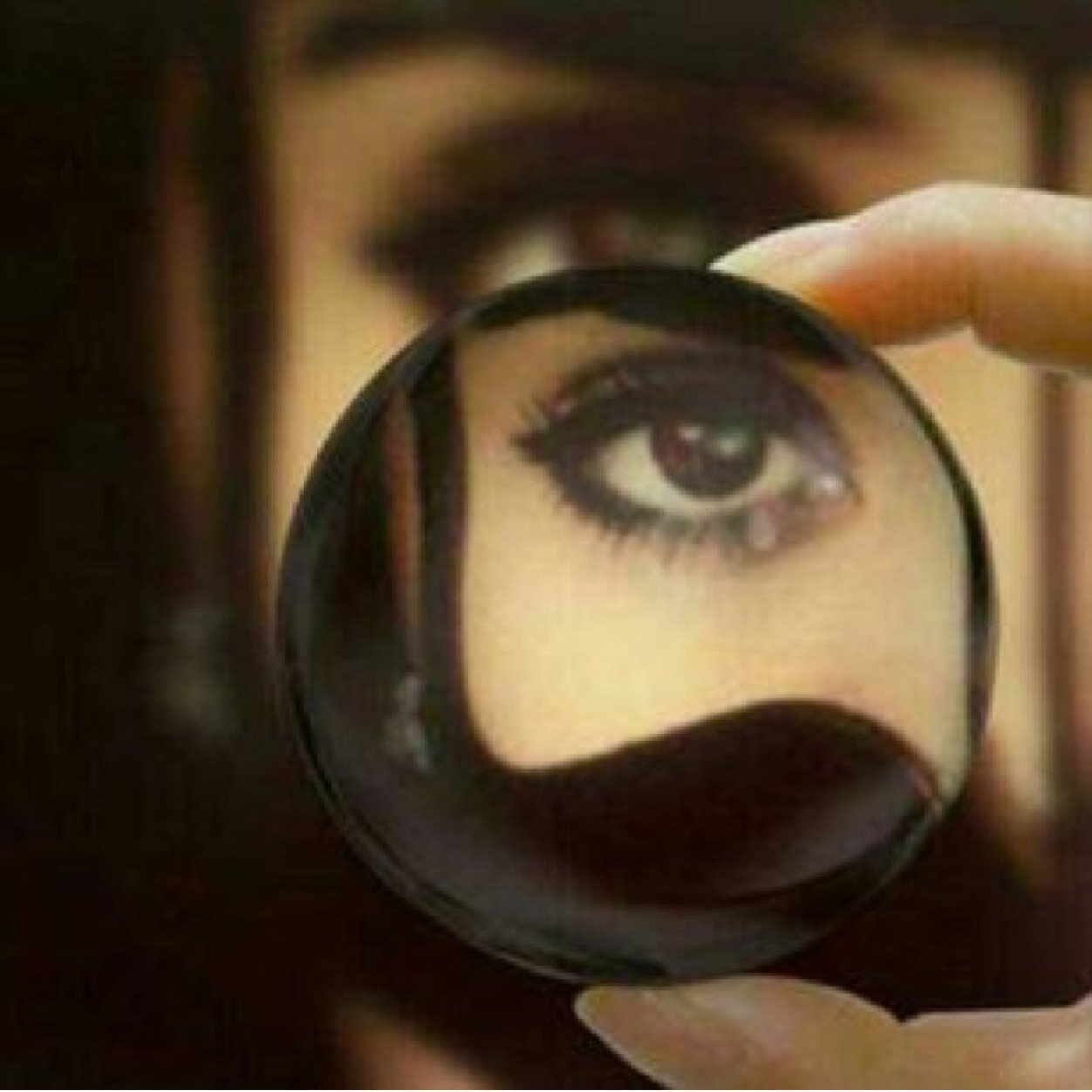 ليس كل مآ أنقله حكآية عن وآقعي ! إنمآ هي كلمآت رآقت لي وقد يحتآجهآ غيري. (لي حريه الطرح).. ولكم حريه المتابعه ♥!*تابعني اتابعك