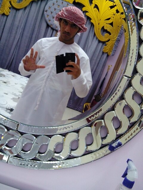 ‏‏​آلحُب گلِمہٌ صَغِيره سٌمعّتہا آعجَبتِنيّ وجَربتہا فَ قتلتنِي/