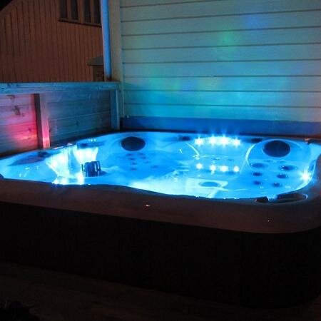 #kleinschalige zeer #sfeervolle locatie midden op de #Veluwe om helemaal tot rust te komen.Geniet van prive #jacuzzi, #sauna #beautysalon.