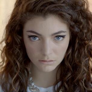 Notizie! Interviste , Indiscrezioni e quant'altro della nuova artista americana! Seguici! ti aggiorneremo 24/24 tutti giorni tutto l'anno! Lorde!..