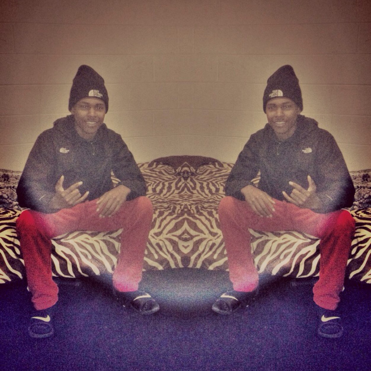 Y'all follow me nd I'll follow back rs but yaah Traa savage from tha book kik me : traapound9