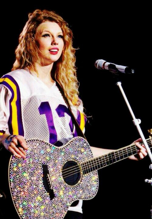 Taylor Swift is made of perfection ♡