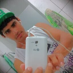 Curta a vida, ou a vida curte com voce :))                                                       seguii esse aki :)) @bboyhenriiique