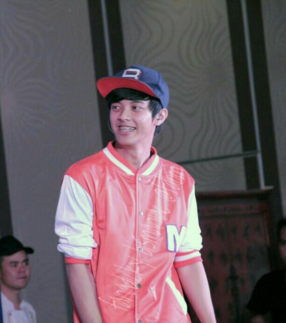 9,5 fingers. natural musician. floor artist pard. GENERASIPENERUSBANGSA.