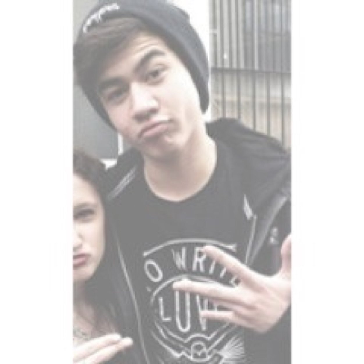 HIII PLEASE RT THIS LINK AND HELP HER GET HER LUKE FOLLOW https://t.co/NUmRzFLI5i