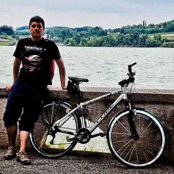 eclib's profile picture. La vida es como una bicicleta, hay que pedalear hacia adelante para no perder el equilibrio
/* do it simple */