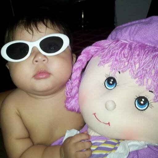 Soy una Madre Cheverisima casada con Benjamin  Bolivar .Tengo tres hermosos Hijos  y  la Reina de mi casa que la Adoro.Thaliana Ariety Bolivar Velilla.