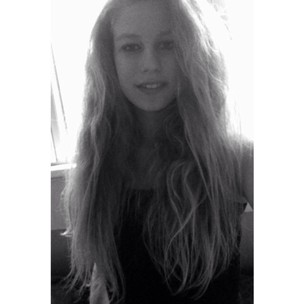 hehee asooo . ♡ Fifaaaamaat ! Haha loveyouuu altijd gezelligg mett jouu . Zitten voor lokaal jeweetzelf dikke stalkerss ;) xxx mattieee .♡ lovemac - knipoog jwz