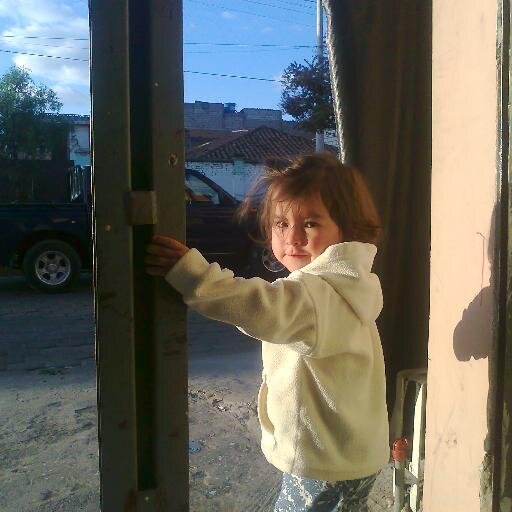 Pero me quede pensando que allí donde hay alguien a quien se quiere y donde hay alguien que te quiera muchísimo, ése si que es el lugar más bonito del mundo.