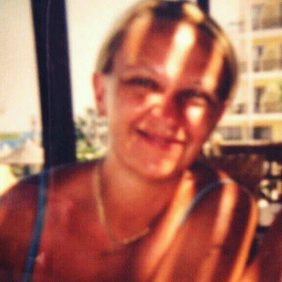 A happy go lucky kind of lass. 4 kids that have sent me crazy., will not have it any other way. x