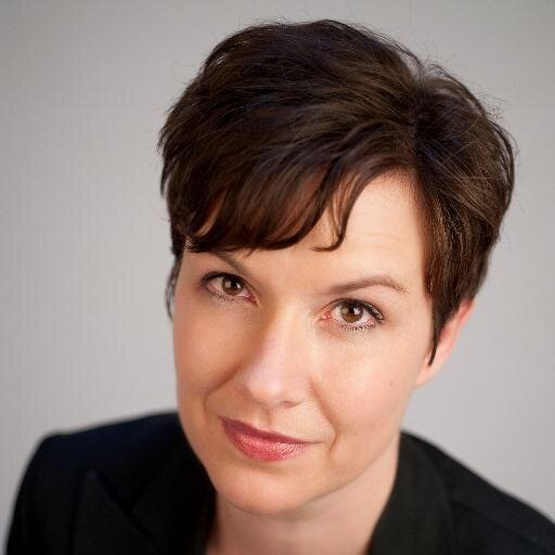 Forskar om sparande, undervisar om marknadsföring.