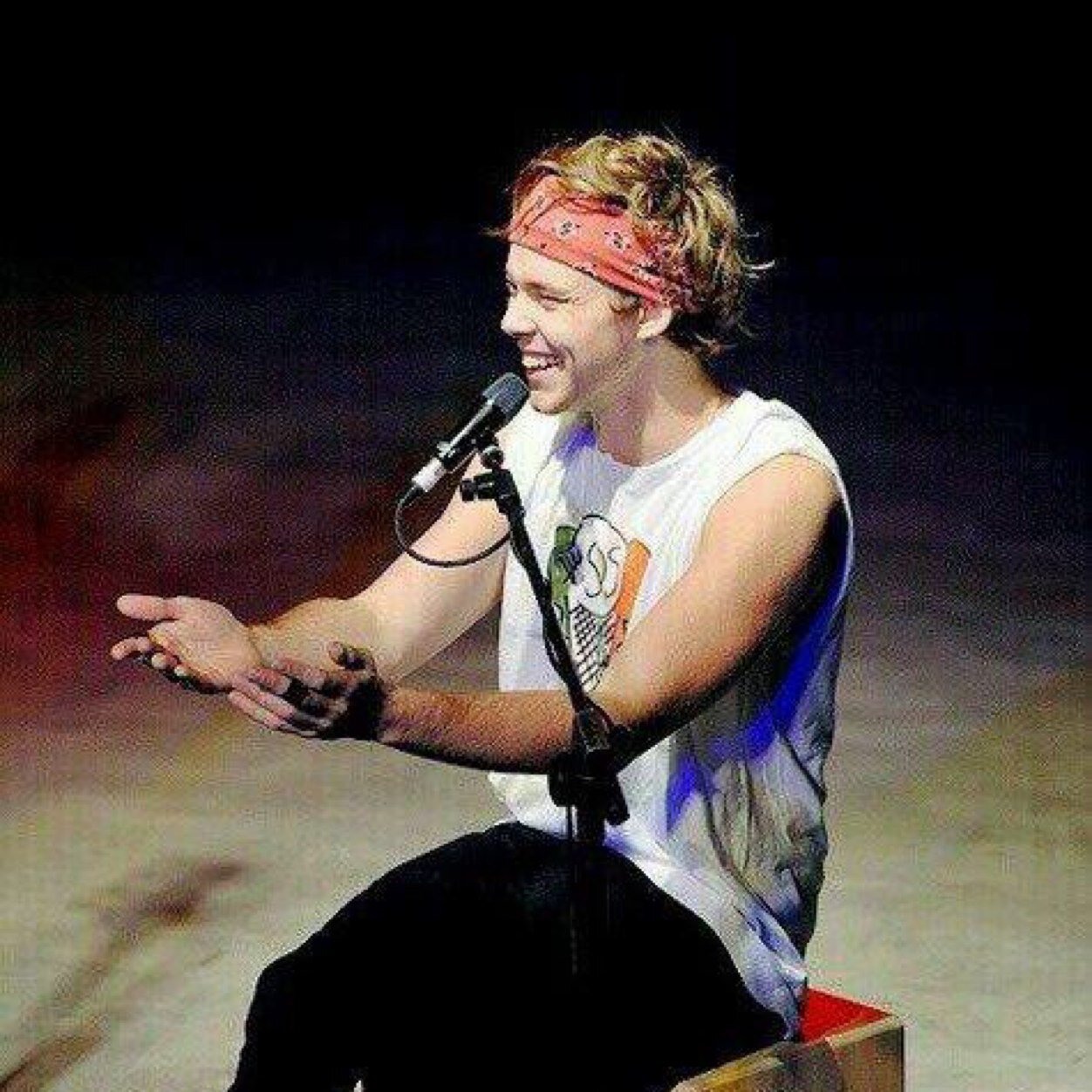 Follow @elitehemmings
