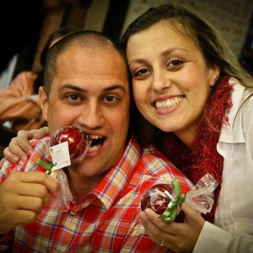 Sou mãe de Duas figurinhas lindas , esposa, professora , adventista , amiga ... Uma mulher Muito feliz !