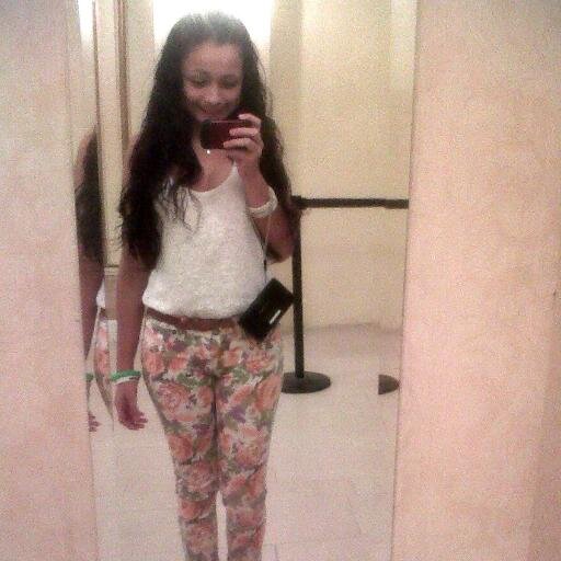 linarezMG's profile picture. Que difícil es sentirse ajeno al lugar que algún día perteneciste