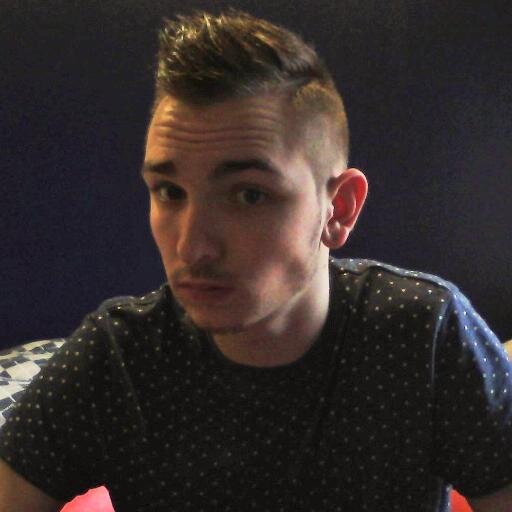 #InLove #TeamVoyageur #GameOfThrones #FollowBACKinstantatly #Cassie #SousMarin #Titeuf #LesVines #RTimage