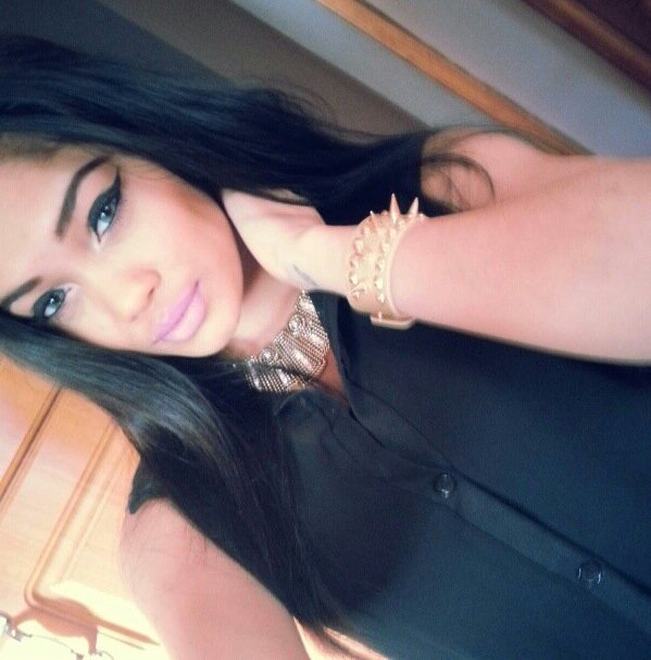 ValeKronenberg's profile picture. Shes a little scared to get close to anyone because everyone that said ill always be here for you left.