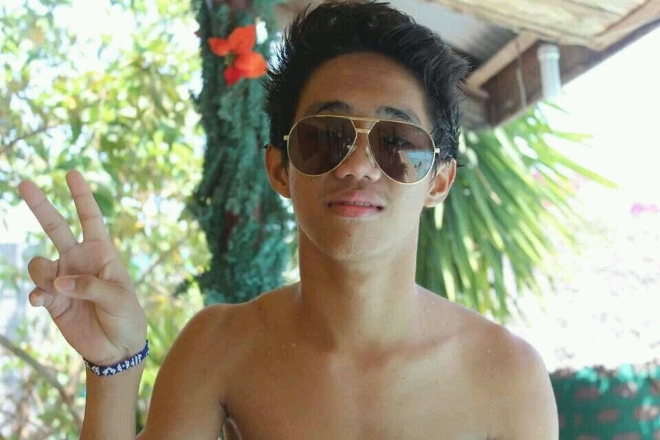 Meeting you was fate, becoming your friend was a choice, but falling in love with you was beyond my control.               Facebook:http://t.co/wJp19ISnHF…
