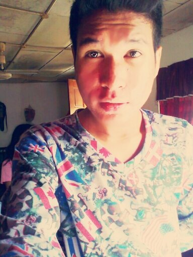 Hy3zi'm ShahryzaL yusof , just call me Shah, peramah n tak smbong .  . if you follow me , i follow back シ