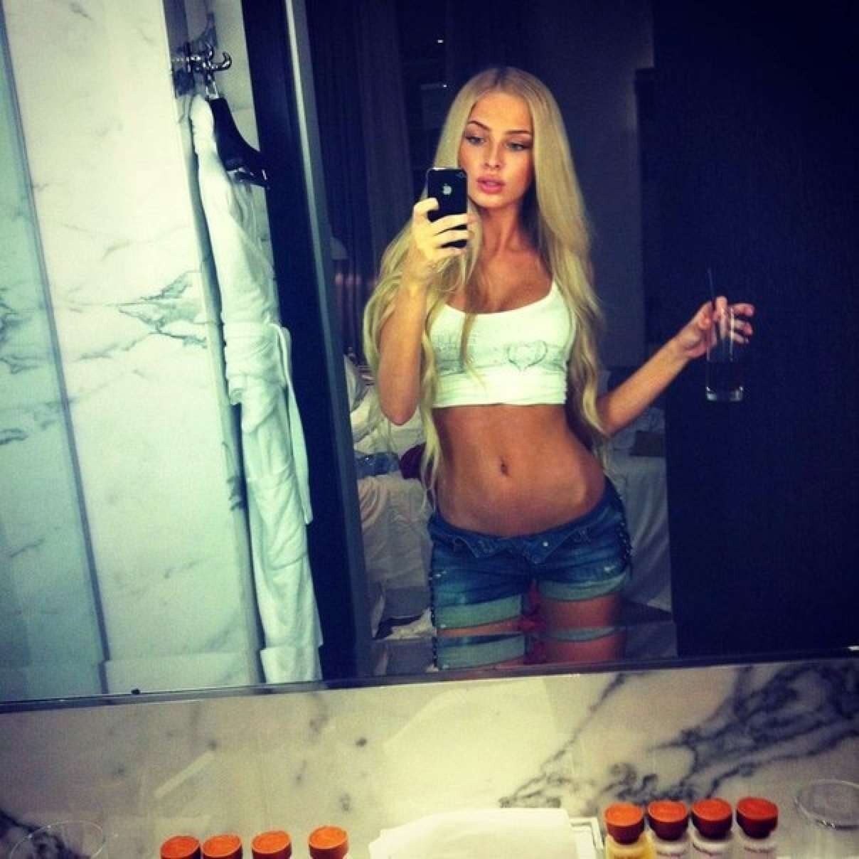 ElishaSorrel's profile picture. Texts that piss a girl off: 1. Yeah 2. Oh 3. Yup 4. Lol 5. Haha 6. K 7. Nope 8. Chillin 9. Naw 10. Send me a pic