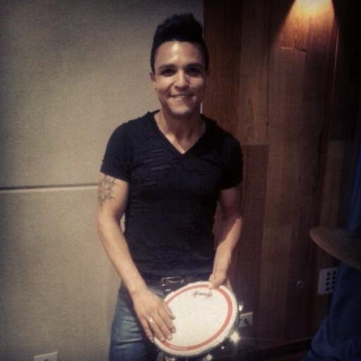 Músico percussionista determinado, sempre desempenhando um trabalho de ótima qualidade!! Organização,determinação e perseverança o caminho da vitória!! Deus!!