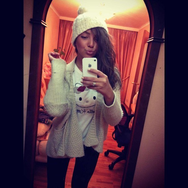 KimberliLasswad's profile picture. Same typical story that everyone knows, one heart holding on; on heart letting go.