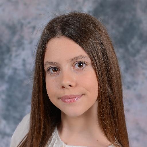 13 years old, I love Ariana Grande, Selena Gomez and Justin Bieber...