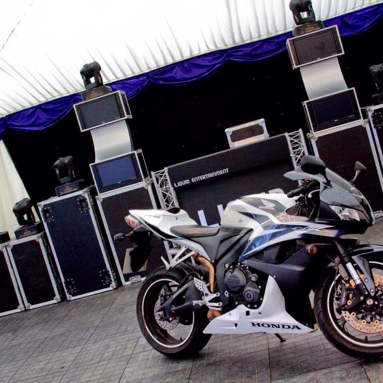 Liquid Entertainment is a unique entertainment business based in South East London specialising in Audio ,Visual & Pyrotechnics 07864 751567