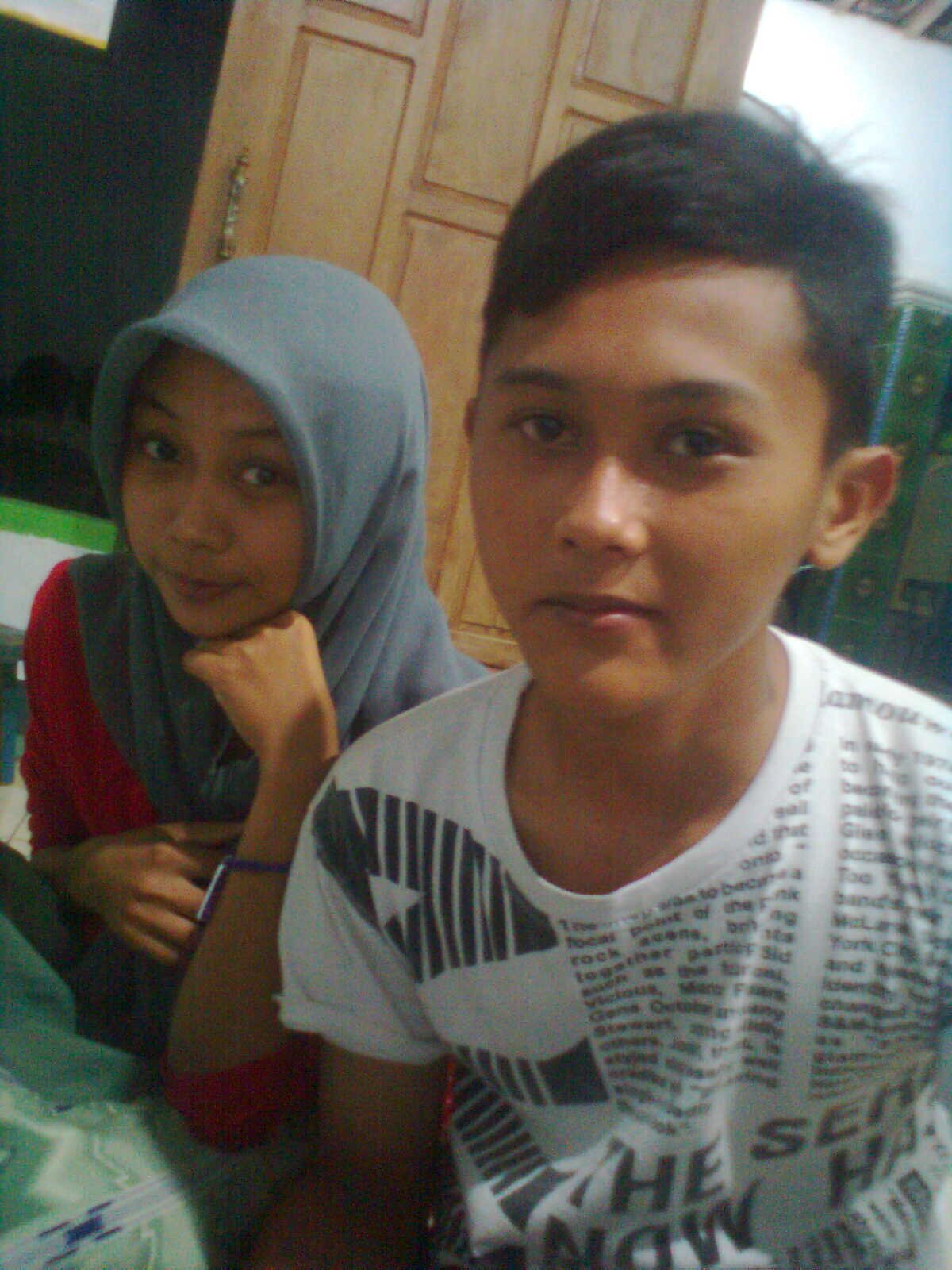 Alloh swt|Nahdhotul Ulama'|mudah brgaul|tidak sombong|http://t.co/0ZAdMixh9p |you follow me and i will follow back you.