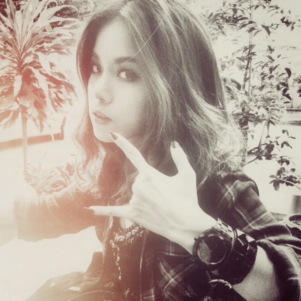 Nenchung's profile picture. * ❄ * ❄ * * ❄ . * ❄ * . Under The Mistletoe ❄ ❄ * ❄ * ❄ * ❄ * * ❄