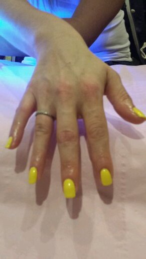 Beauty & nail treatments based in Dundee, mani/pedi CND shellac, vinylux, rockstars, gel extensions, minx, nail art, waxing, tinting, weekend lashes & spray tan