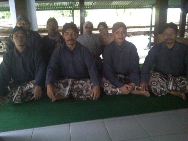Tdk perlu pergi kemana2 ato dtng kpd siapa2 utk mencari & mendptkn keberkahan krn sejatinya keberkahan itu sdh ada pd kedua orang tuamu @panturajogja